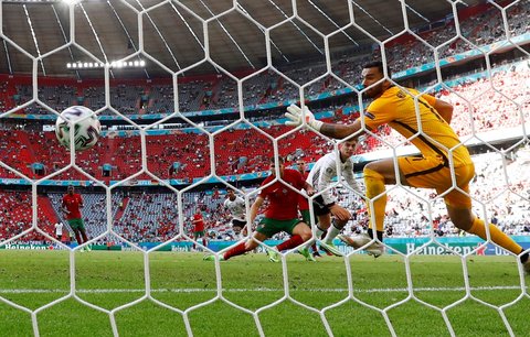 Rúben Dias srazil míč do vlastní sítě, díky čemuž Německo srovnalo souboj s Portugalskem na 1:1