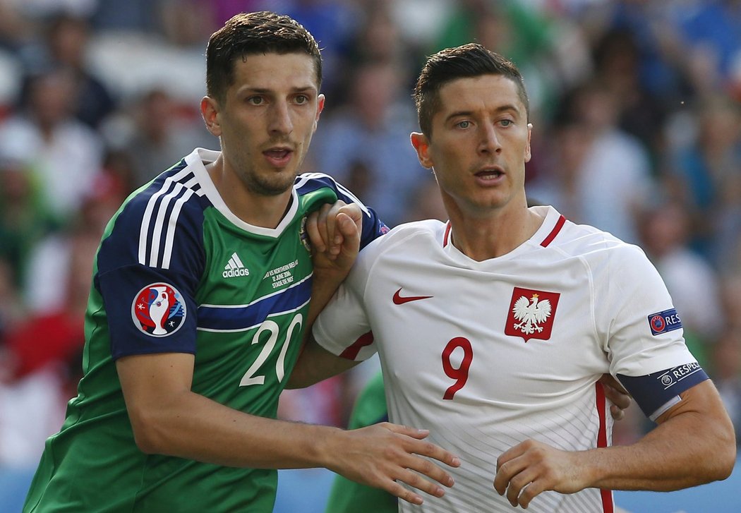 Hvězda Polska Robert Lewandowski v zápase EURO proti Severnímu Irsku