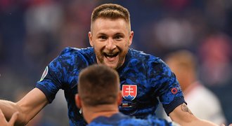 Polsko - Slovensko 1:2. O výhře rozhodl Škriniar, Krychowiak byl vyloučen