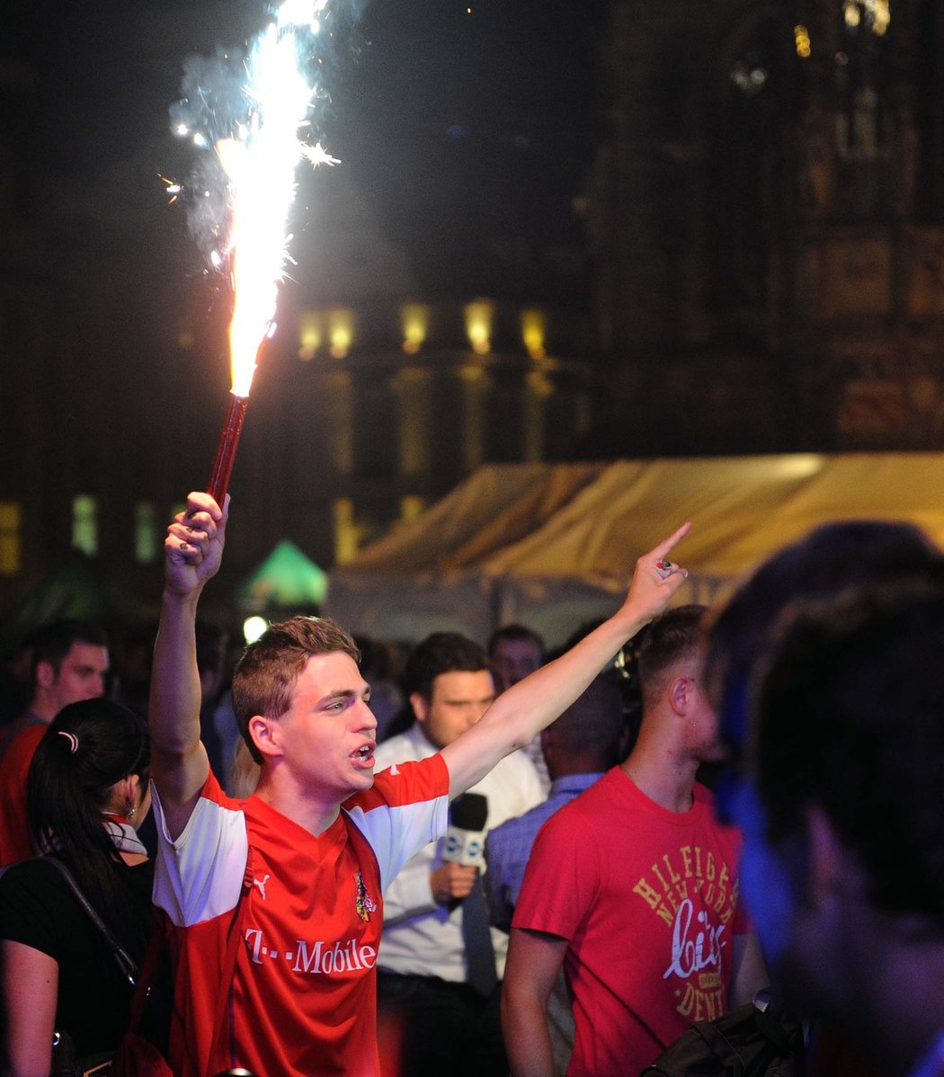 Původně měla být tato světlice vítězná, teď se jejím prostřednictvím fanoušek loučí s letošním fanděním na Staromáku