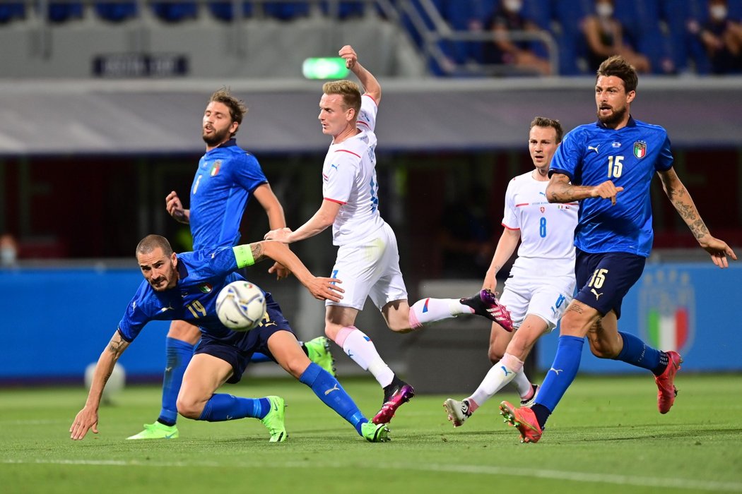 Průnik Petra Ševčíka zastavuje italská obrana