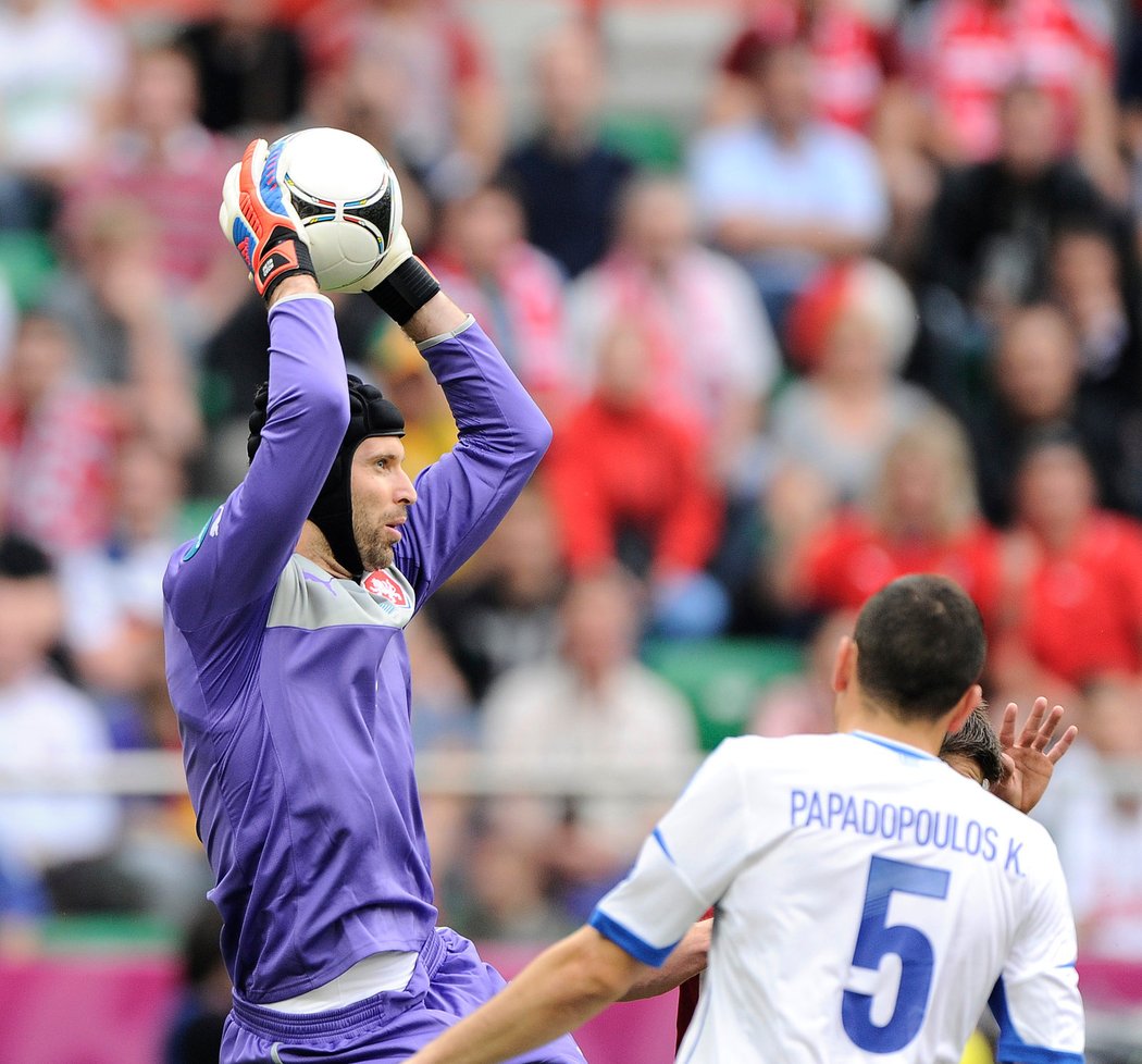 Tenhle zákrok Petr Čech zvládl, ale předvedl