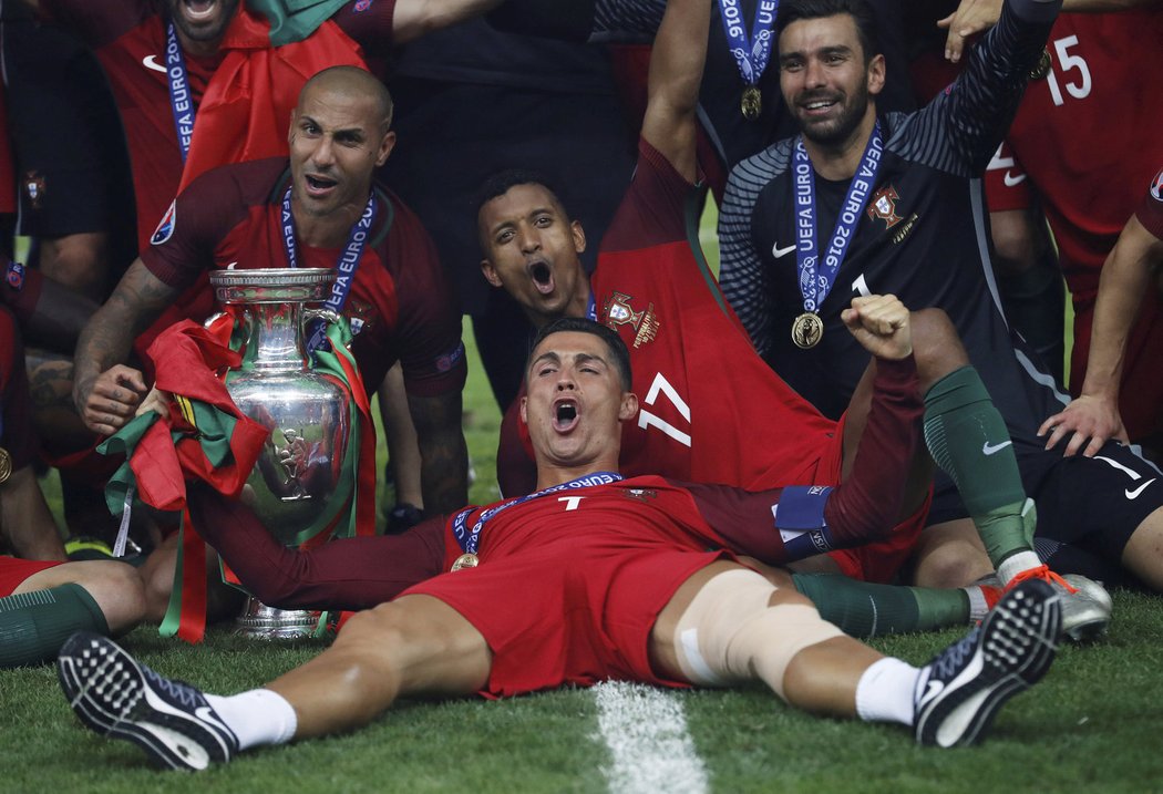 Cristiano Ronaldo jako jeden z největších hrdinů portugalské reprezentace, vítězů mistrovství Evropy 2016