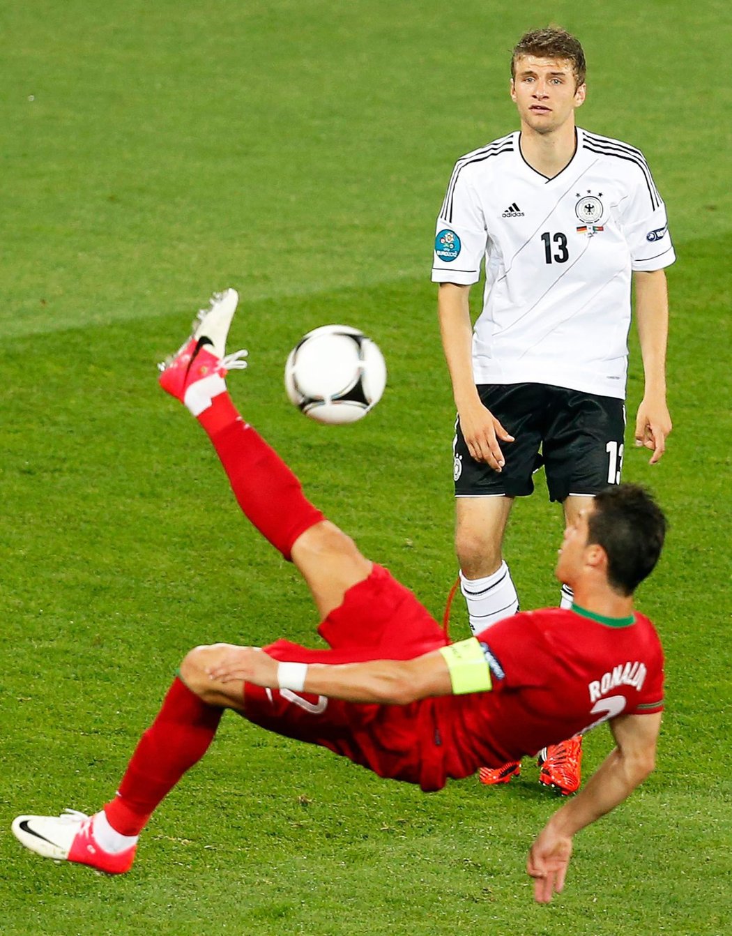 Ronaldo se snažil pokořit Němce všemožně, ale ani nůžkami to nedokázal