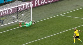 Švédsko - Slovensko 1:0. Po faulu Dúbravky rozhodl z penalty Forsberg