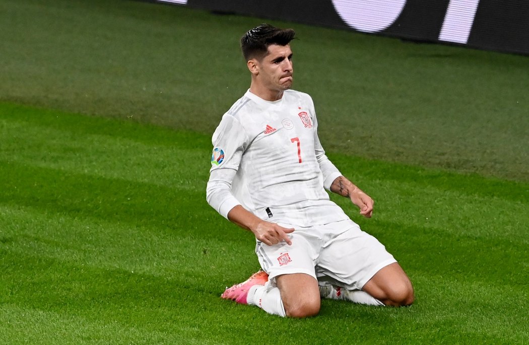 Vyrovnáno! Španělský útočník Álvaro Morata slaví gól na 1:1 v semfinále EURO 2021 s Itálií