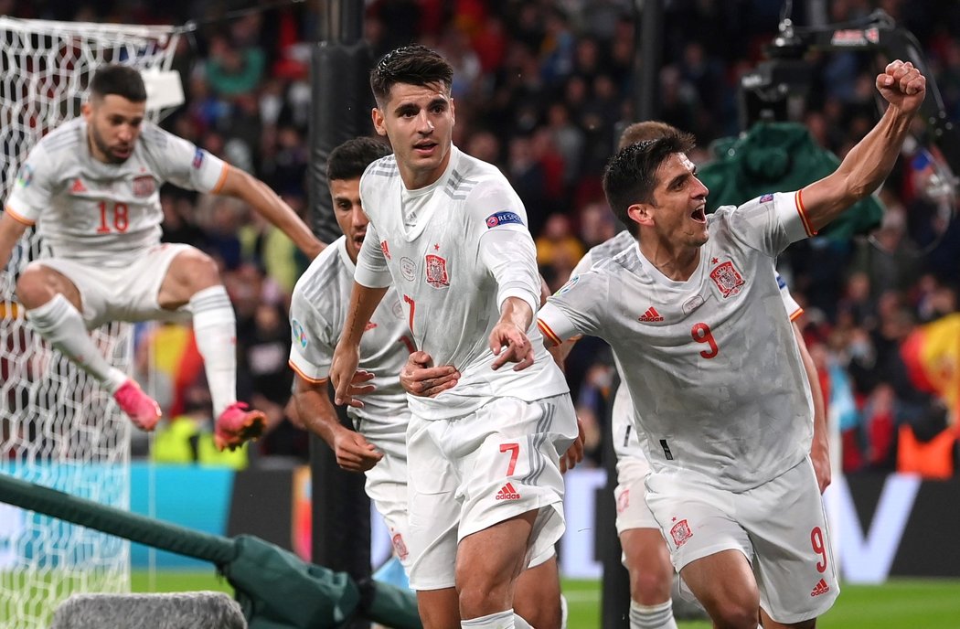 Vyrovnáno! Španělé slaví trefu Álvara Moraty na 1:1 v semifinále EURO 2021 s Itálií