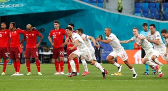 Švýcarsko - Španělsko 1:1, 1:3pk. Favorit zvládl drama, slaví semifinále