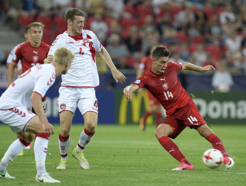 Patrik Schick touhle střelou vyrovnal na 1:1