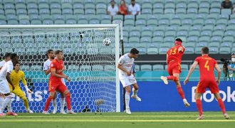 Wales - Švýcarsko 1:1. Na gól Embola odpověděl Moore, oba skórovali hlavou