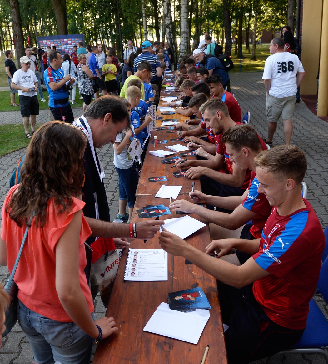 Autogramiáda českého týmu v Polsku. Zájem fanoušků byl velký