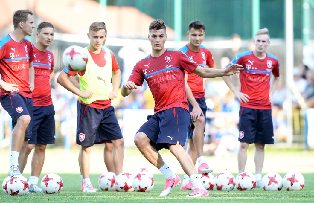 Český tým si poprvé zatrénoval v Polsku, kde mu v neděli vypukne EURO do 21 let