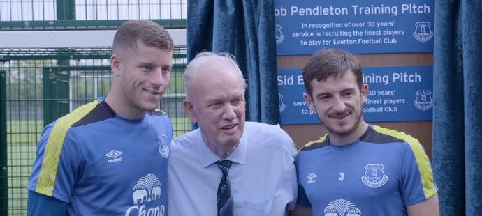 Bývalý skaut Bob Pendleton (uprostřed) hovořil o tom, jak pro Everton našel Waynea Rooneyho