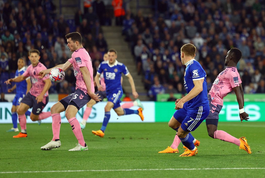 Souboj Leicesteru s Evertonem skončil remízou 2:2, která toho ani pro jeden tým moc neřeší