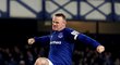 Nadšený kapitán Evertonu Wayne Rooney poté, co proměnil penaltu proti Swansea