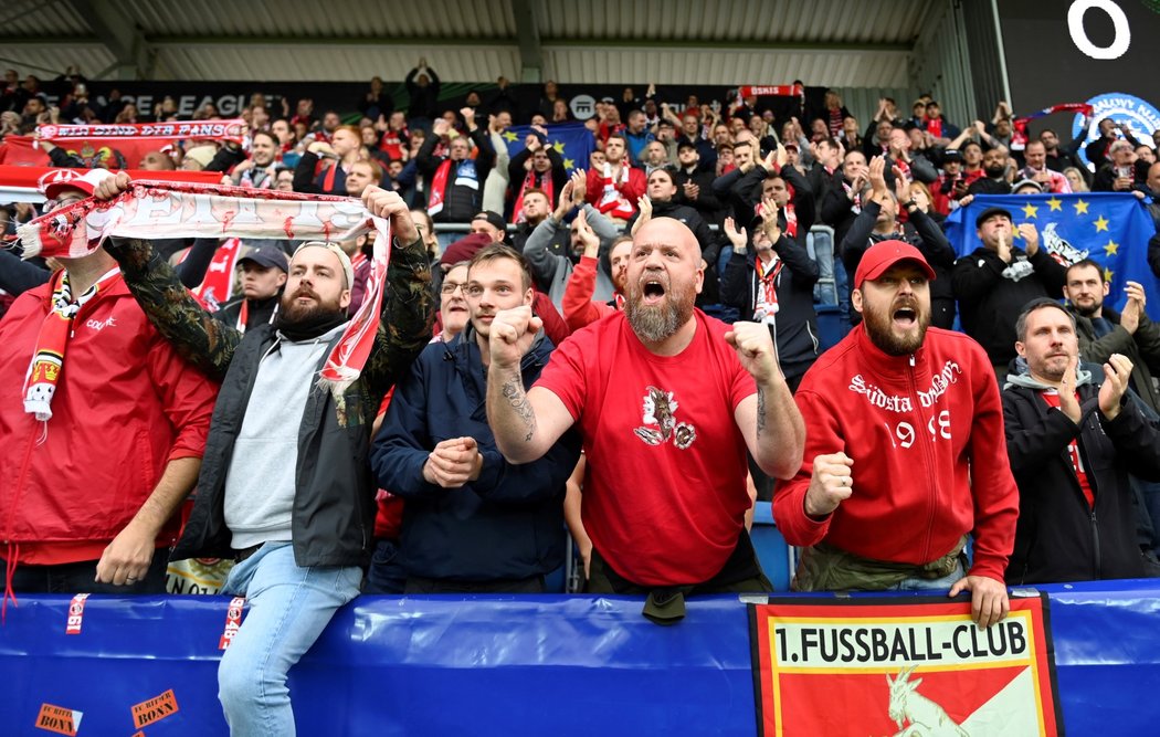 Fanoušci Kölnu slaví gól