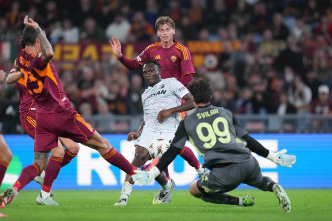 Italský tisk o výhře Plzně: Katastrofa v Římě, poločas hrůzy. Pískot z tribun mluvil za vše Italský tisk o výhře Plzně: Katastrofa v Římě, poločas hrůzy. Pískot z tribun mluvil za vše