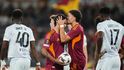 Paulo Dybala slaví proměněnou penaltu proti Plzni
