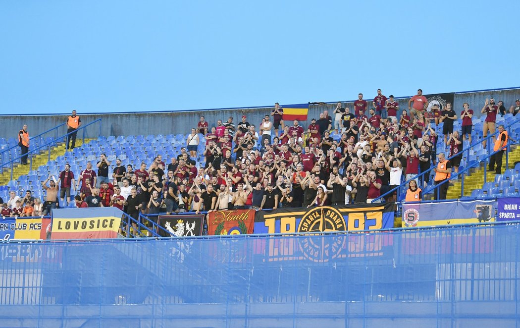 Sparťanští fanoušci během výjezdu do Záhřebu