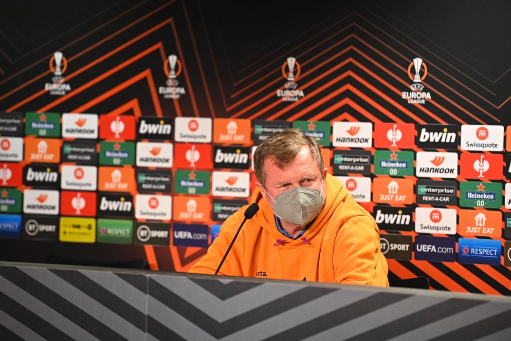 Pavel Vrba na tiskové konferenci