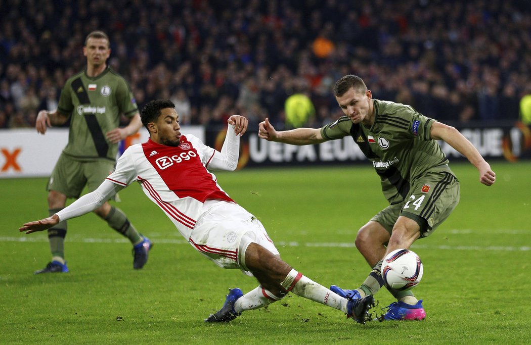 Tomáš Necid naskočil proti Ajaxu ze střídačky, ale prohře nezabránil a Legia končí