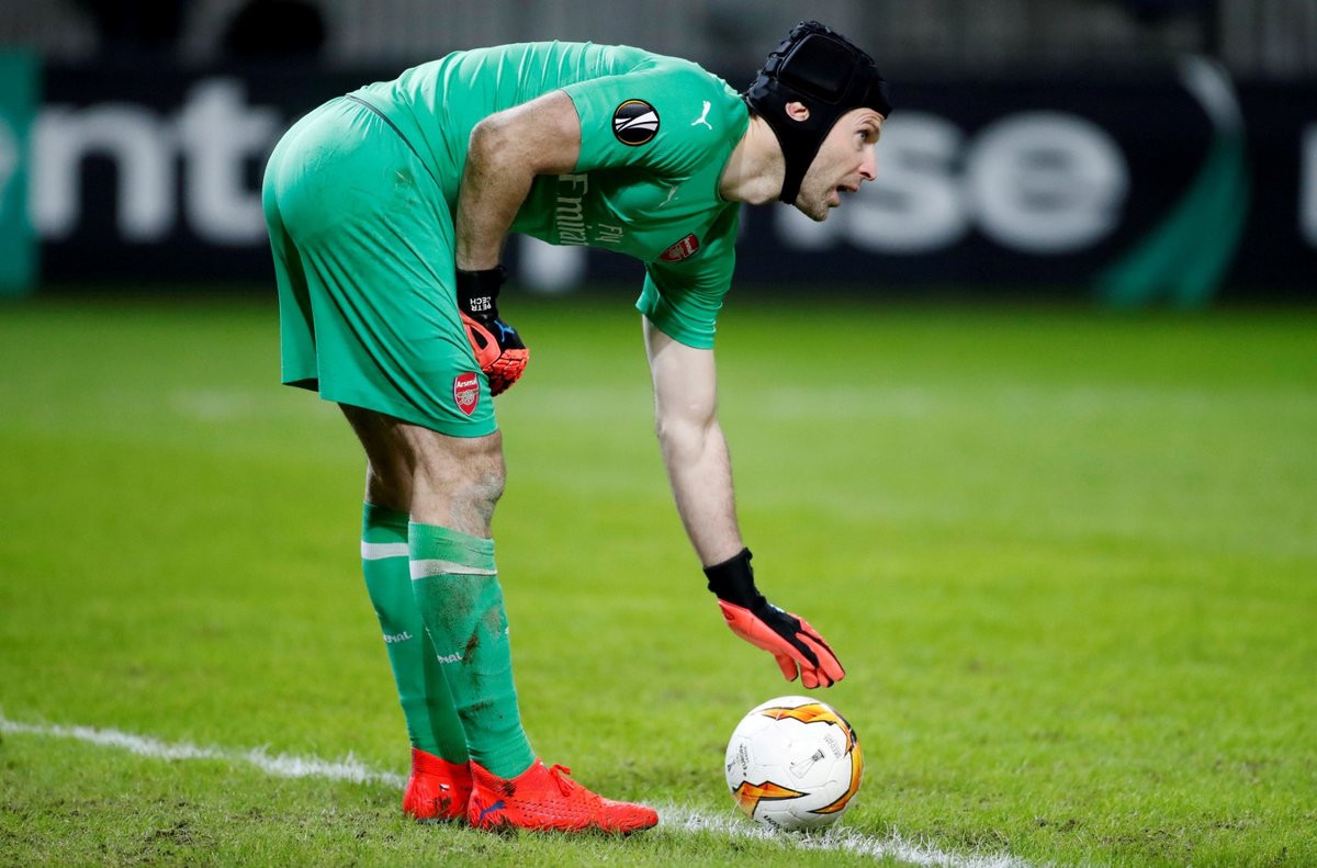 Petr Čech se po třech týdnech dostal do branky Arsenalu