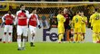 Radost hráčů BATE Borisov po výhře 1:0 v kontrastu se zklamáním fotbalistů Arsenalu