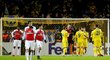 Radost hráčů BATE Borisov po výhře 1:0 v kontrastu se zklamáním fotbalistů Arsenalu