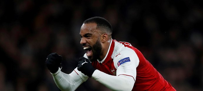 Alexandre Lacazette slaví vstřelený gól proti CSKA