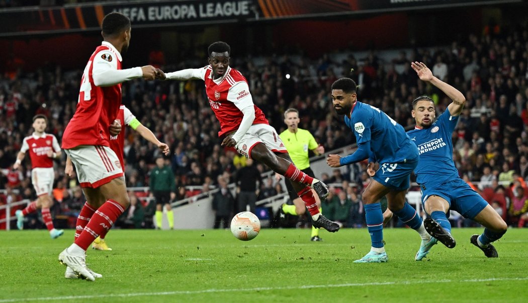 Arsenal v dohrávce skupinového zápasu EL porazil PSV 1:0