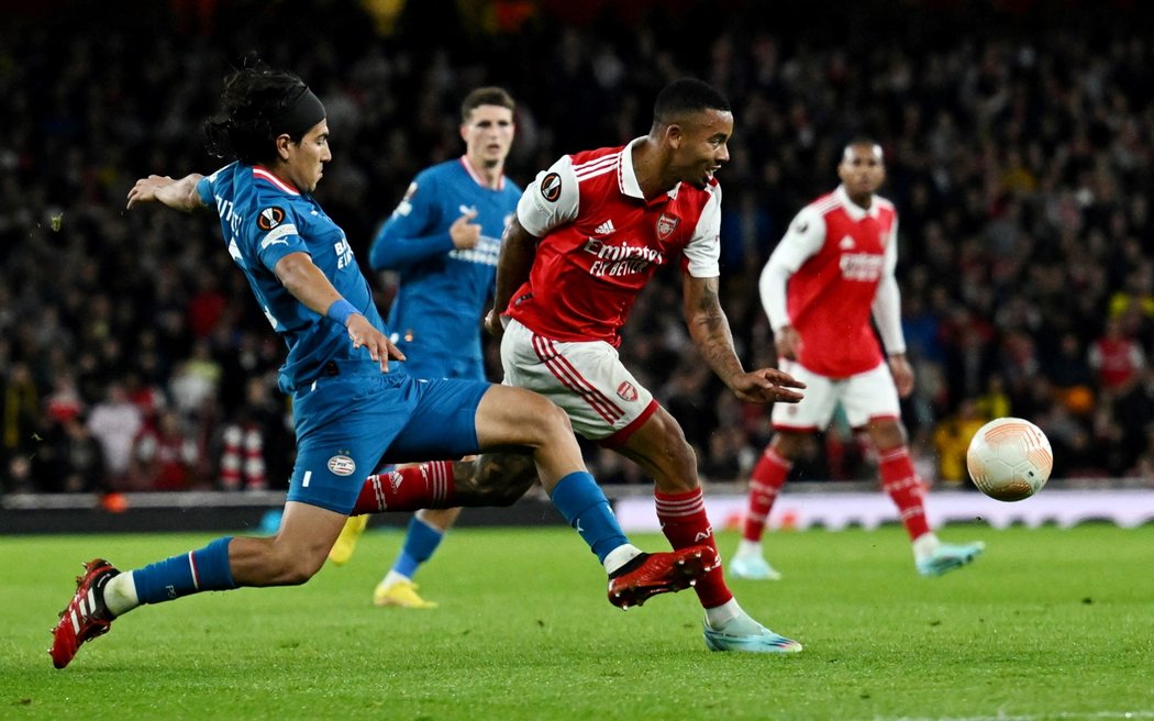 Arsenal v dohrávce skupinového zápasu EL porazil PSV 1:0