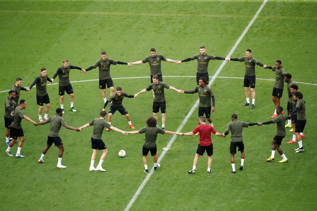 Bago fotbalistů Arsenalu na tréninku před finále Evropské ligy v Baku