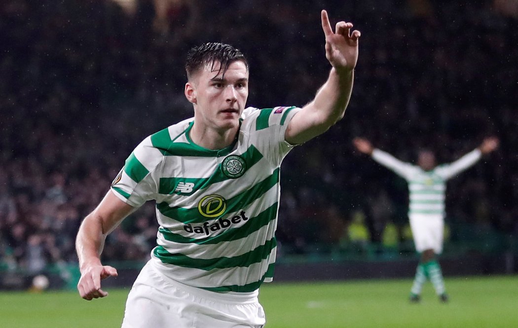 Hráč Celticu Glasgow Kieran Tierney otevřel skóre v domácím zápase proti Lipsku