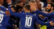 Fotbalisté Chelsea se radují z gólu proti MOL Vidi