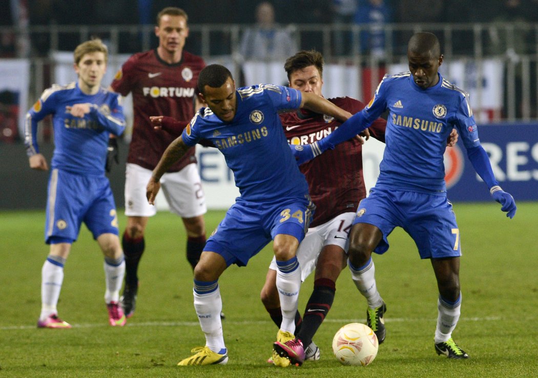 Fotbalisté Sparty se statečně prali v utkání Evropské ligy s Chelsea, nakonec ale prohráli 0:1. Vítězný gól vstřelil střídající Oscar v 82. minutě