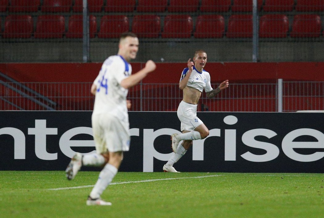 Vitalij Bujalskij slaví poté, co dal gól francouzskému Rennes.