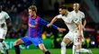 Barcelonský záložník Frenkie De Jong v akci