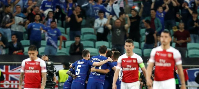 Hráči Chelsea oslavují vítězství v Evropské lize