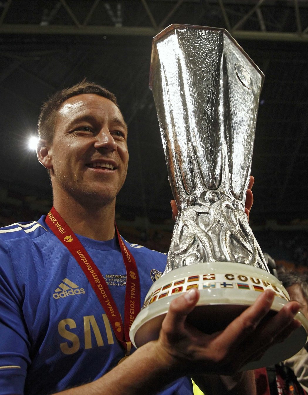 Obránce John Terry sice do finále Evropské ligy nezasáhl, po závěrečném hvizdu se ale na trávníku radoval se spoluhráči z trofeje. Chelsea vyhrála ve finále Evropské ligy nad Benfikou 2:1
