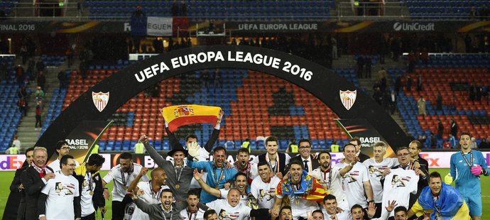 Sevilla ovládla Evropskou ligu potřetí v řadě
