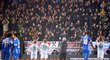 Fotbalisté West Hamu i s Alexem Králem děkují svým fanouškům v Genku