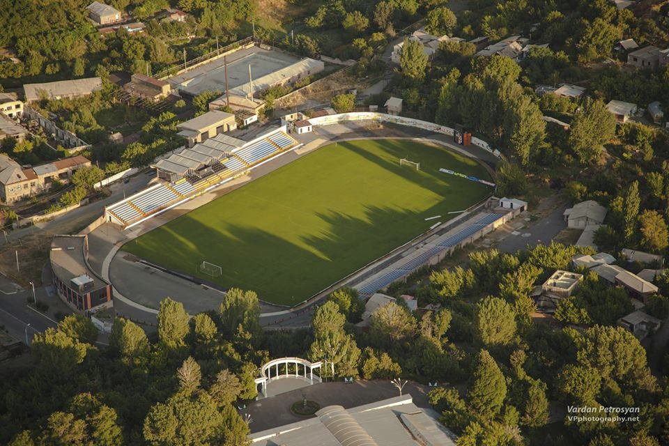 Letecký pohled na stadion v Gjumri