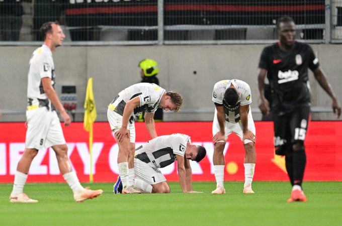 Hradec - Besiktas 0:1. Šance domácích, červená i smolný odraz. Votroci budou dotahovat Hradec - Besiktas 0:1. Šance domácích, červená i smolný odraz. Votroci budou dotahovat