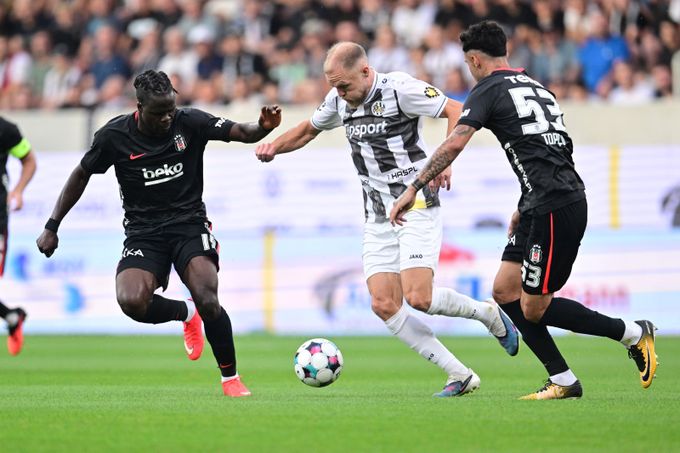 ONLINE: Hradec - Besiktas 0:0. Velké šance na obou stranách, na první gól se zatím čeká ONLINE: Hradec - Besiktas 0:0. Velké šance na obou stranách, na první gól se zatím čeká