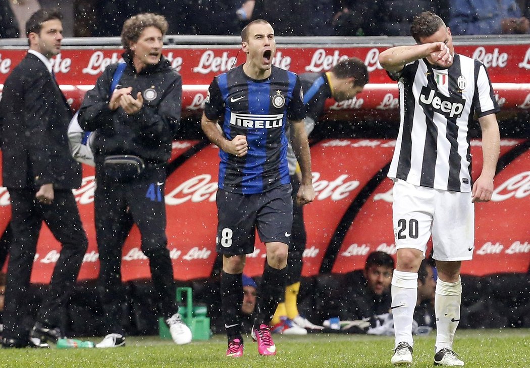 Rodrigo Palacio a jeho radost v dresu Interu Milán. Patřil k elitním střelcům tohoto ročníku Evropské ligy