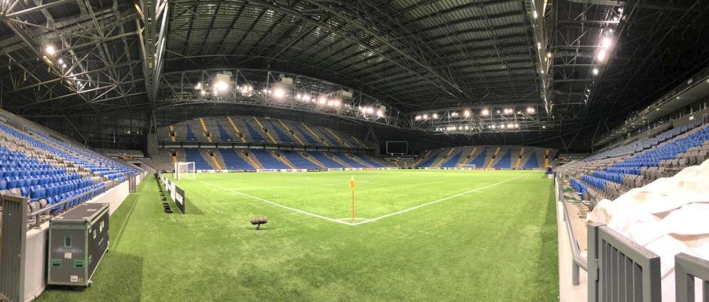 Na moderním stadionu v kazašské Astaně se dá zatáhnout i střecha