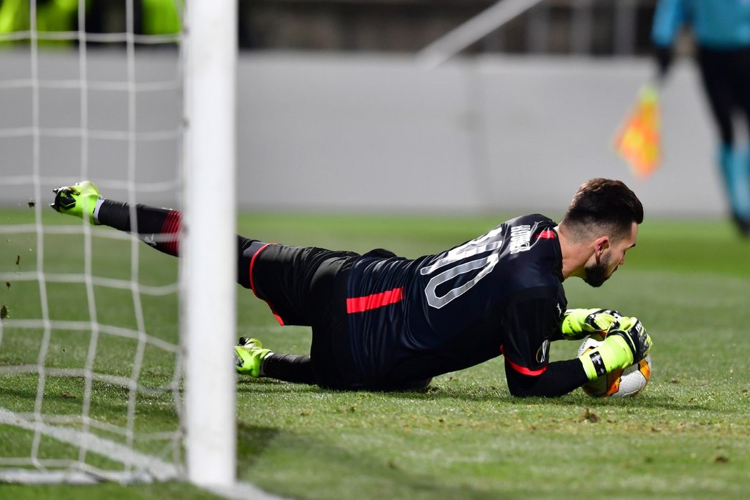 Brankář Rennes Tomáš Koubek měl proti Jablonci hodně práce