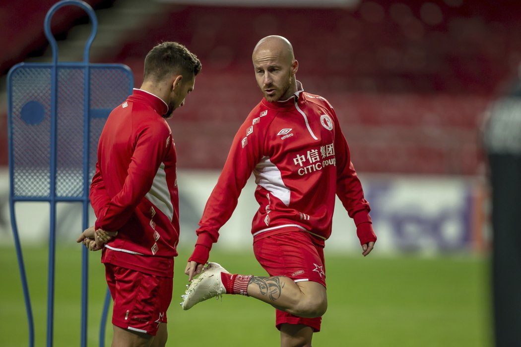 Alexandru Baluta a Miroslav Stoch na tréninku Slavie před zápasem s FC Kodaň