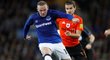 Evertonský fotbalista Wayne Rooney v akci proti Ružomberoku