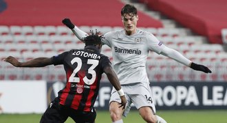 AC Milán si zařídil postup otočkou, se Slavií jde dál Leverkusen